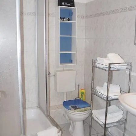Apartamento Anbau Waldhotel - Ferienwohnung 45104 Goehren (Ruegen)